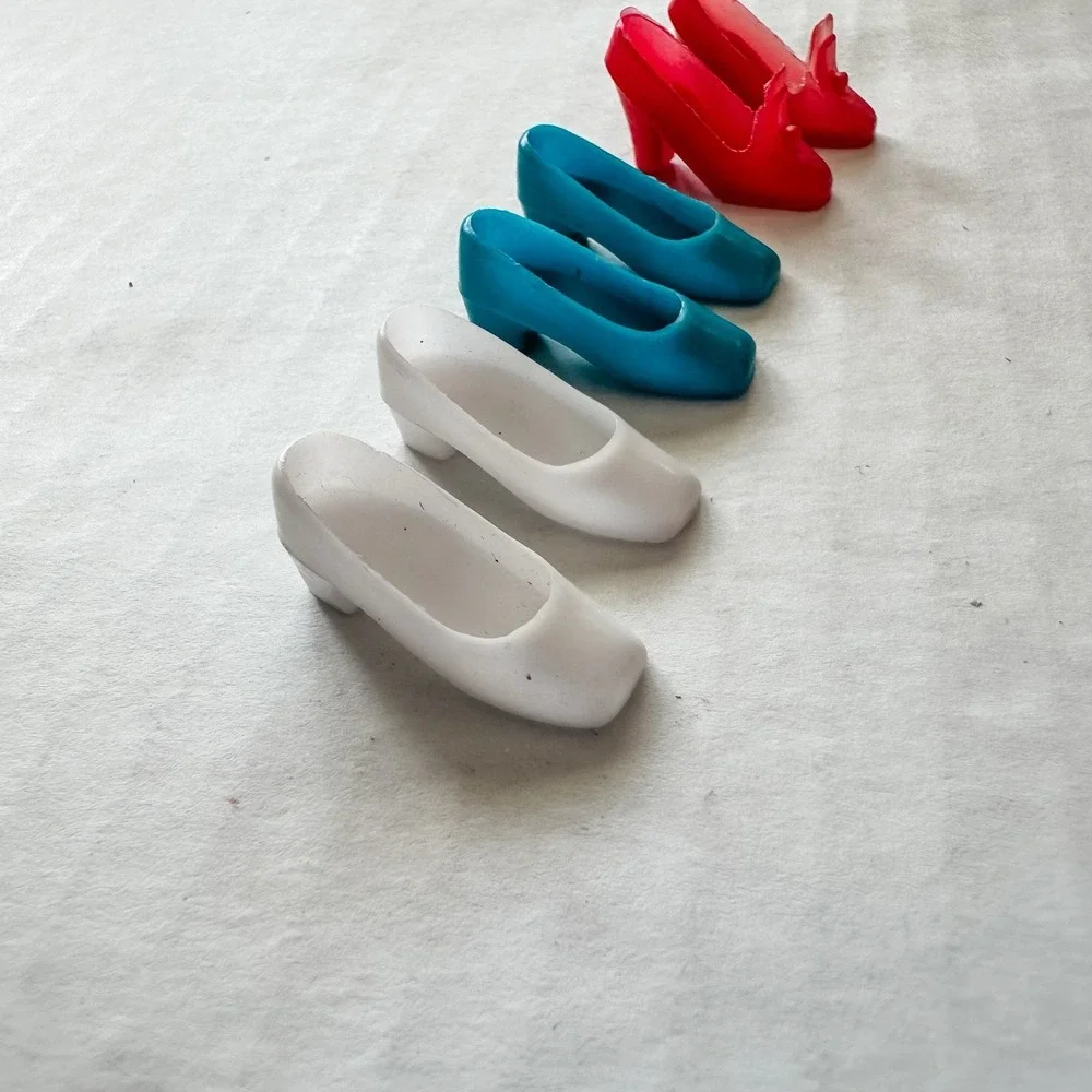 (3) Pairs Vintage Barbie Doll Heels White Blue‎ Red Korea - Picture 2 of 6